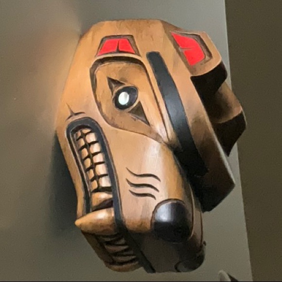 Northwest Coast–Style Carved Wooden Animal Head Painted and Inlaid Details - Picture 10 of 16